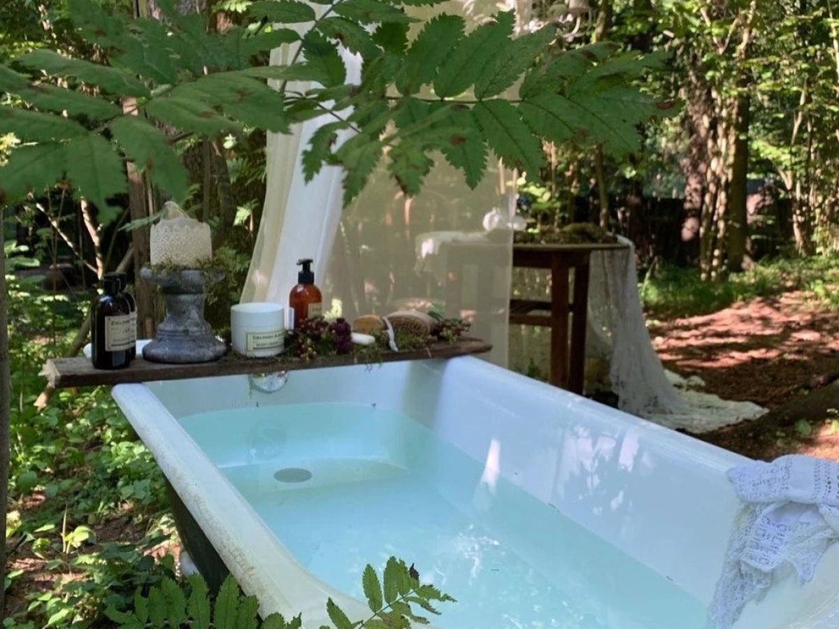 Ванна в лесу