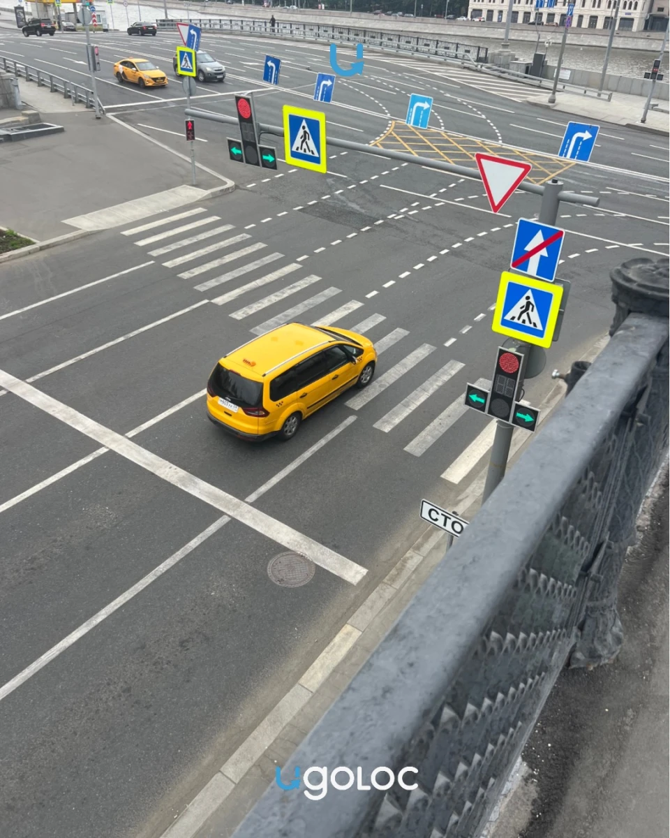 Пешеходный переход перед высоткой