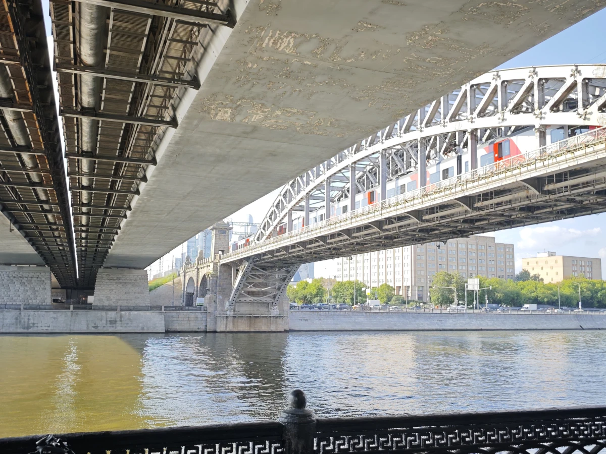 Мост возле Лужников