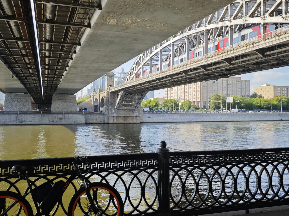 Мост возле Лужников