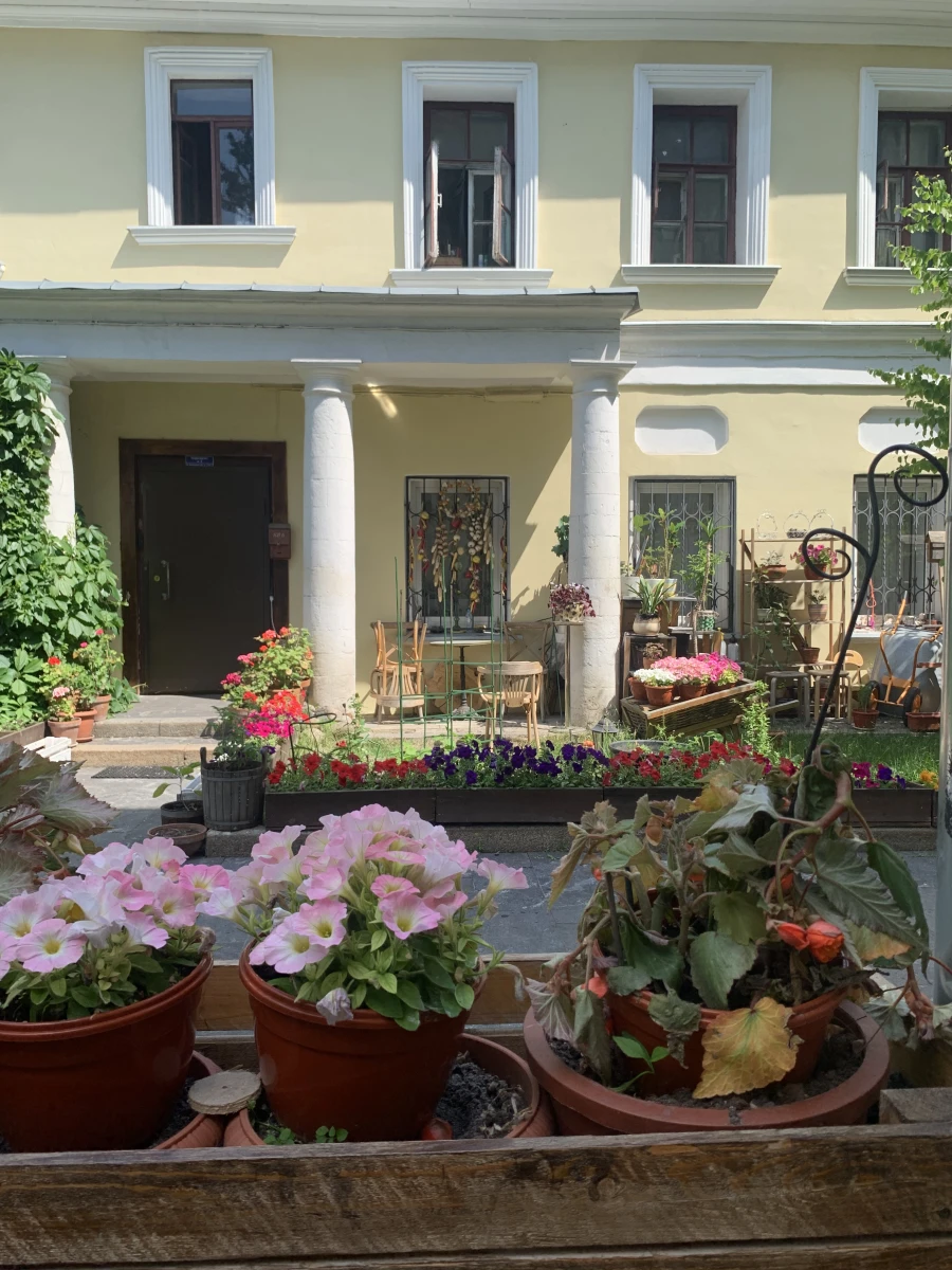 Дворик на Пречистенке