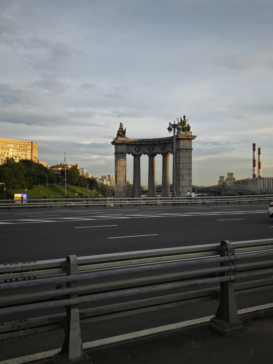 Бородинский мост на Смоленской набережной
