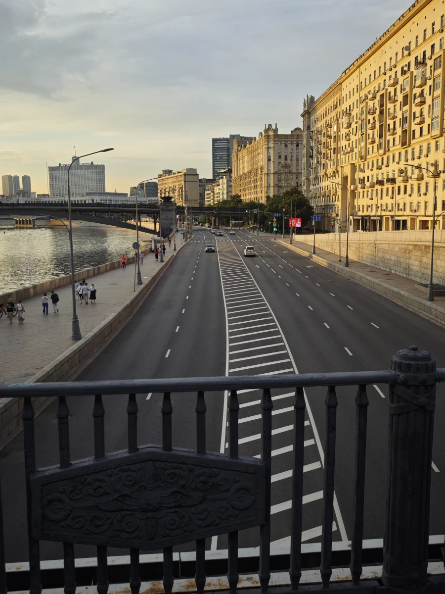 Бородинский мост на Смоленской набережной