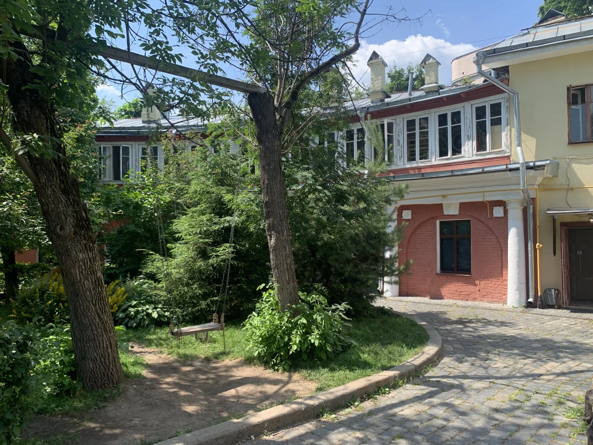 Дворик на Пречистенке