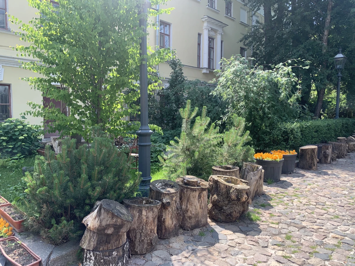 Дворик на Пречистенке