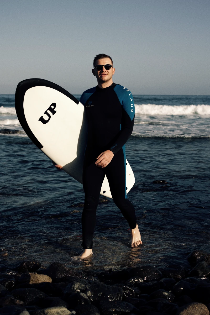 Playa de las Américas набережная серферов