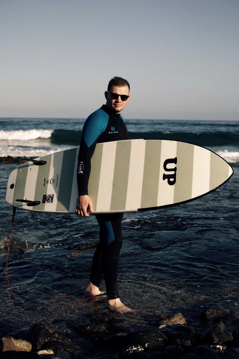 Playa de las Américas набережная серферов