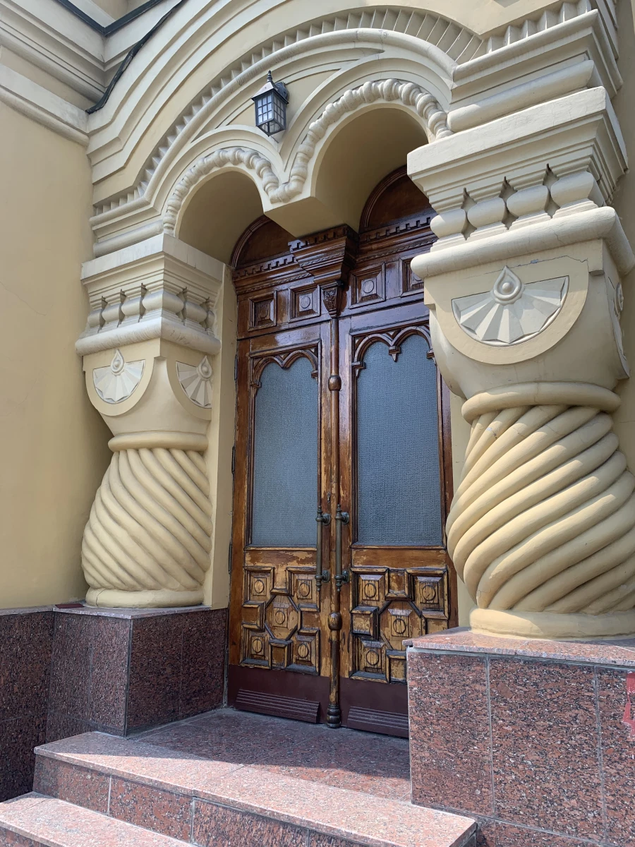 Дверь на Хилков переулке