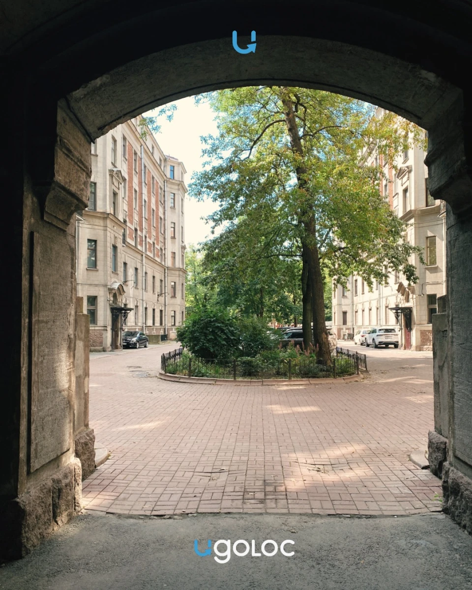 Фактурная арка на Пушкарской