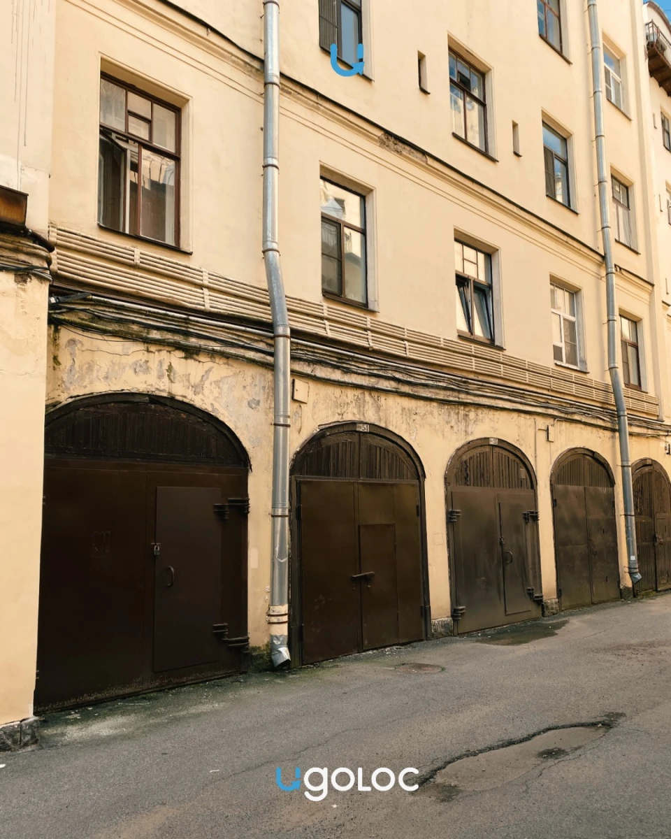 Фактурная арка на Пушкарской