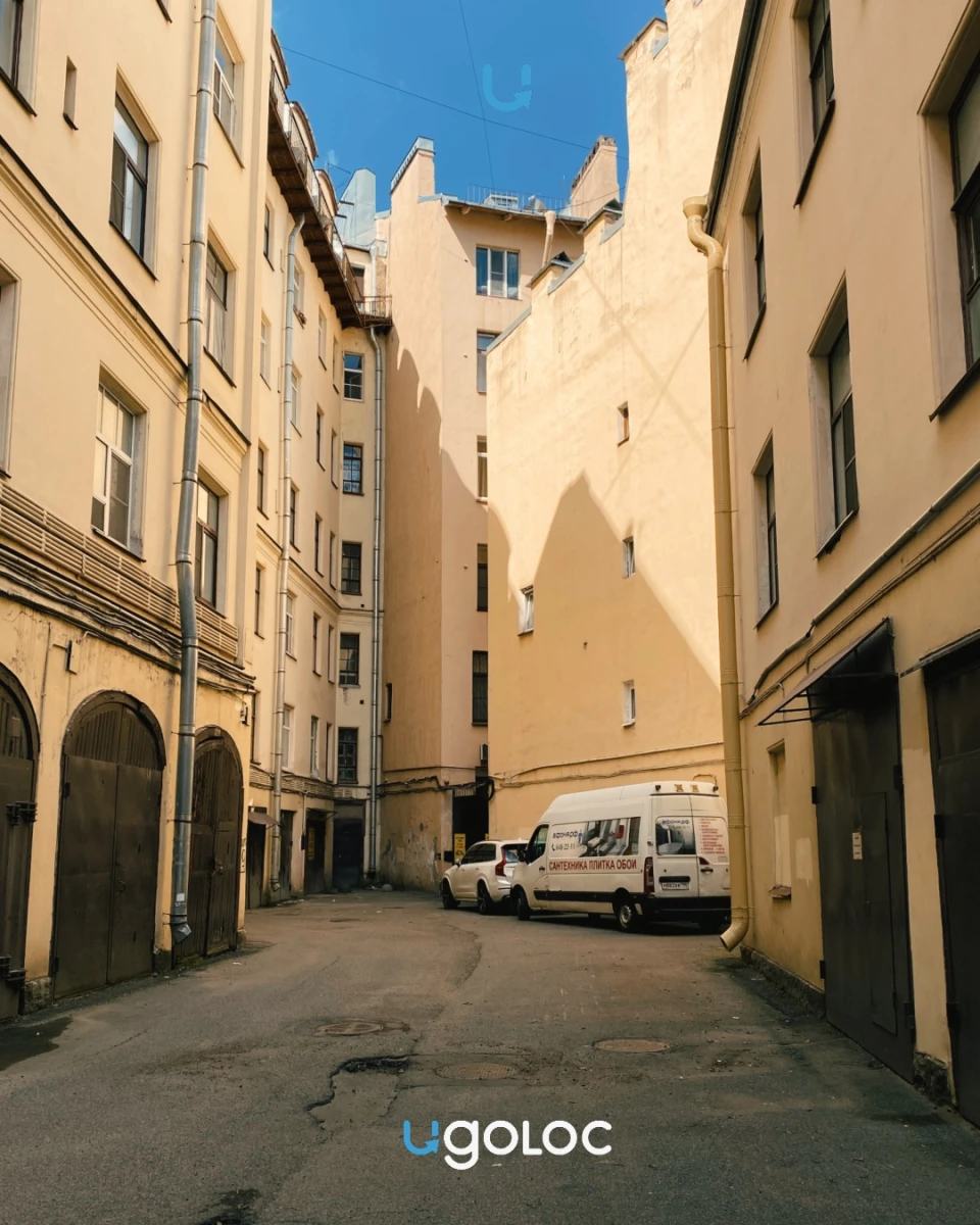 Фактурная арка на Пушкарской