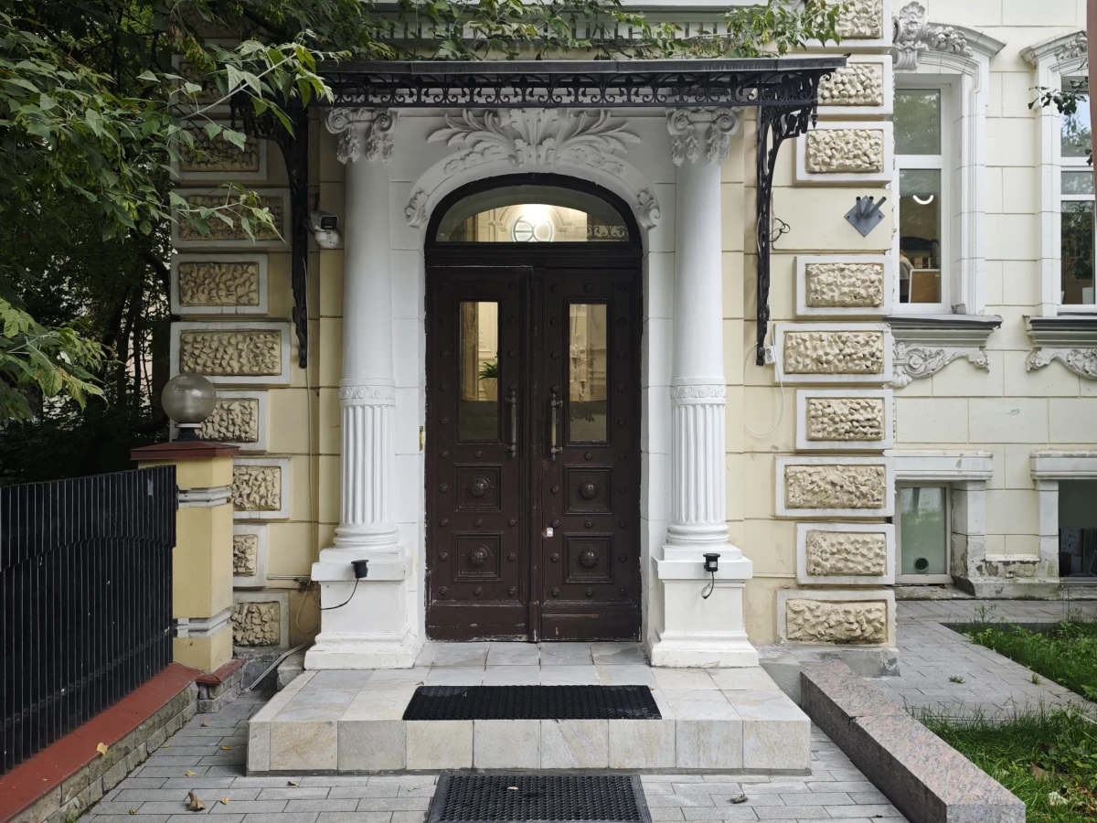 Дверь на Б. Лёвшинском