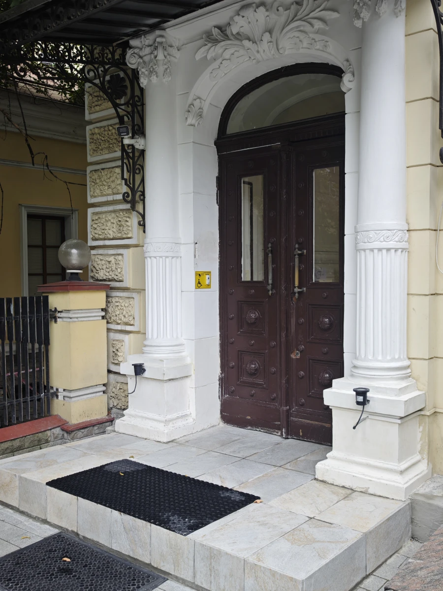 Дверь на Б. Лёвшинском