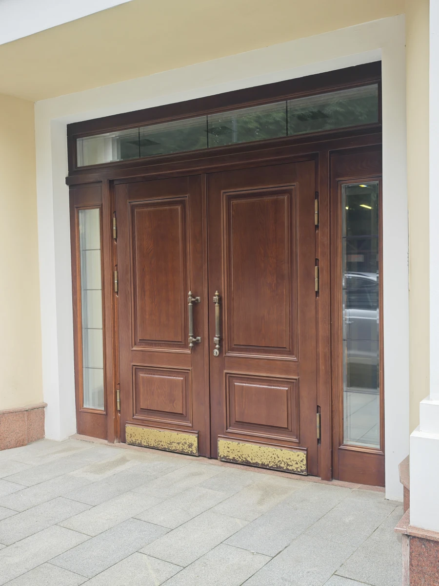 Кирпичный фасад на Староконюшенном