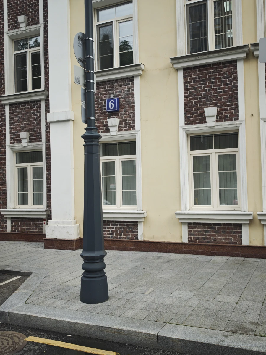 Кирпичный фасад на Староконюшенном