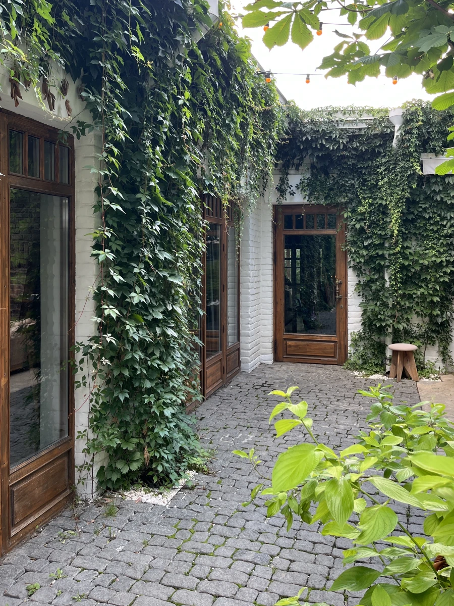 Кафе с внутренним двориком и фотостудией Яуза