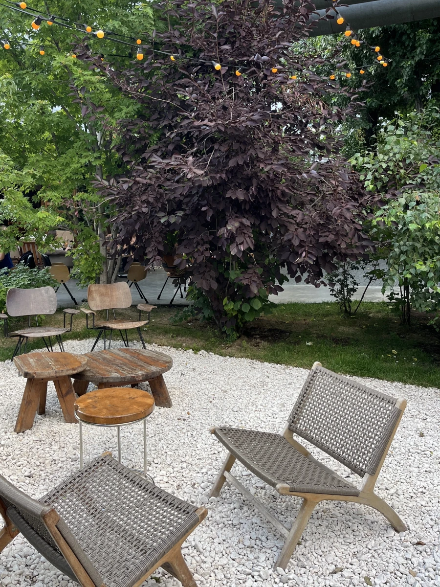 Кафе с внутренним двориком и фотостудией Яуза