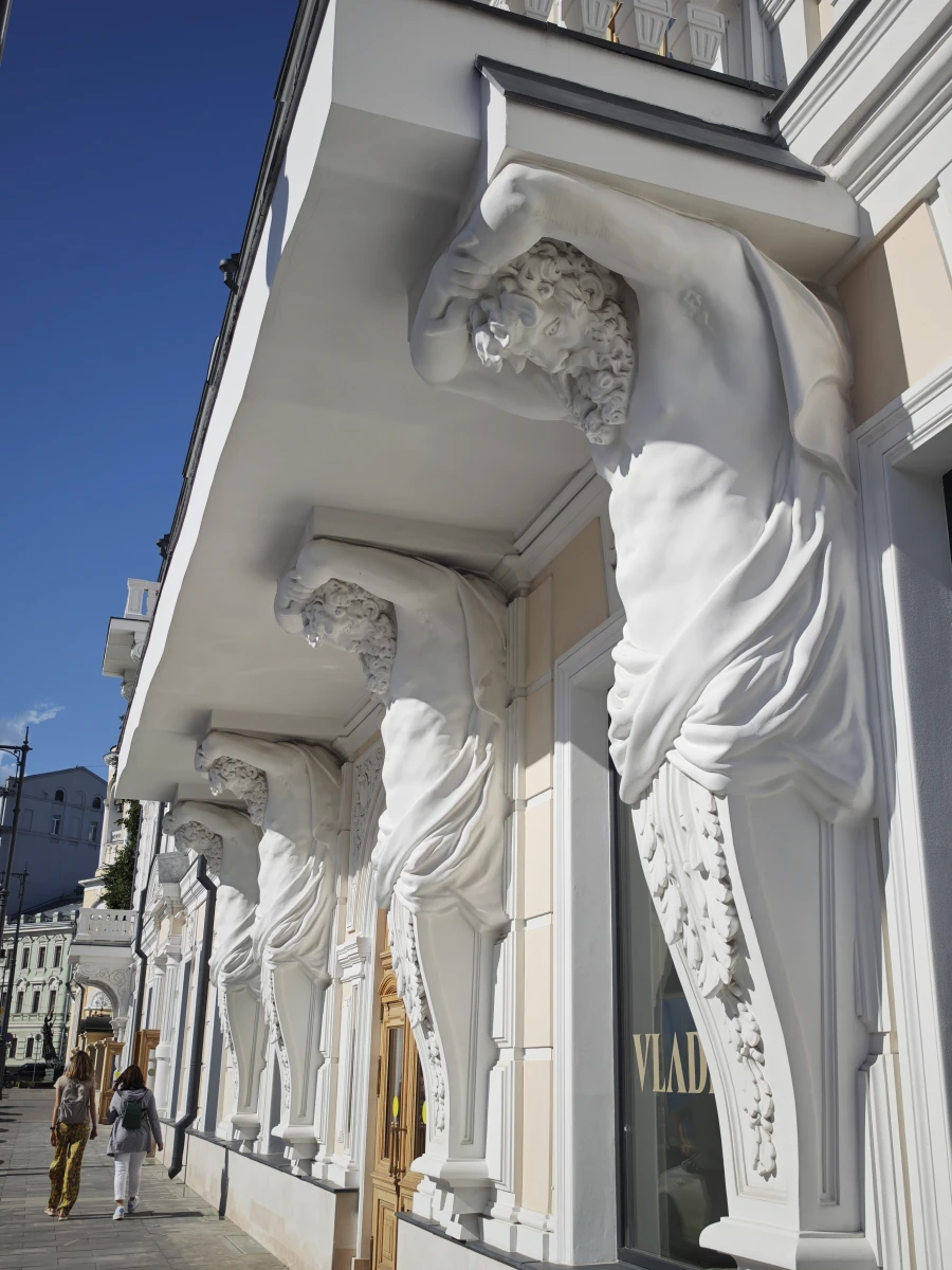 Улица в греческом стиле на Китай-городе