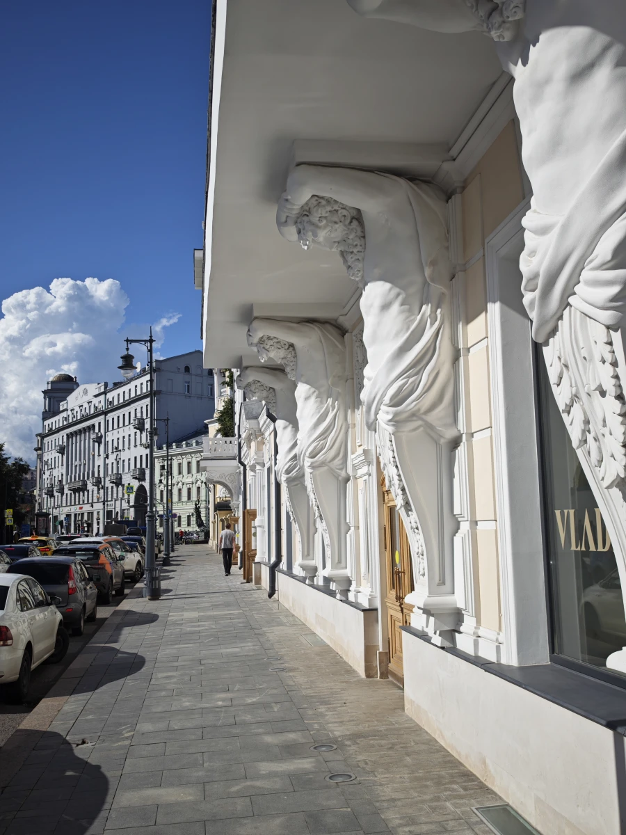 Улица в греческом стиле на Китай-городе