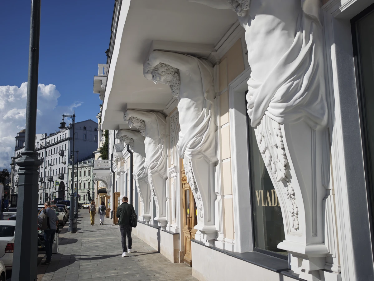 Улица в греческом стиле на Китай-городе