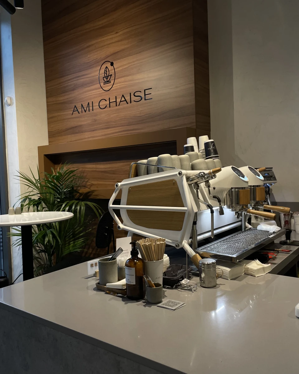 Кафе ami chaise