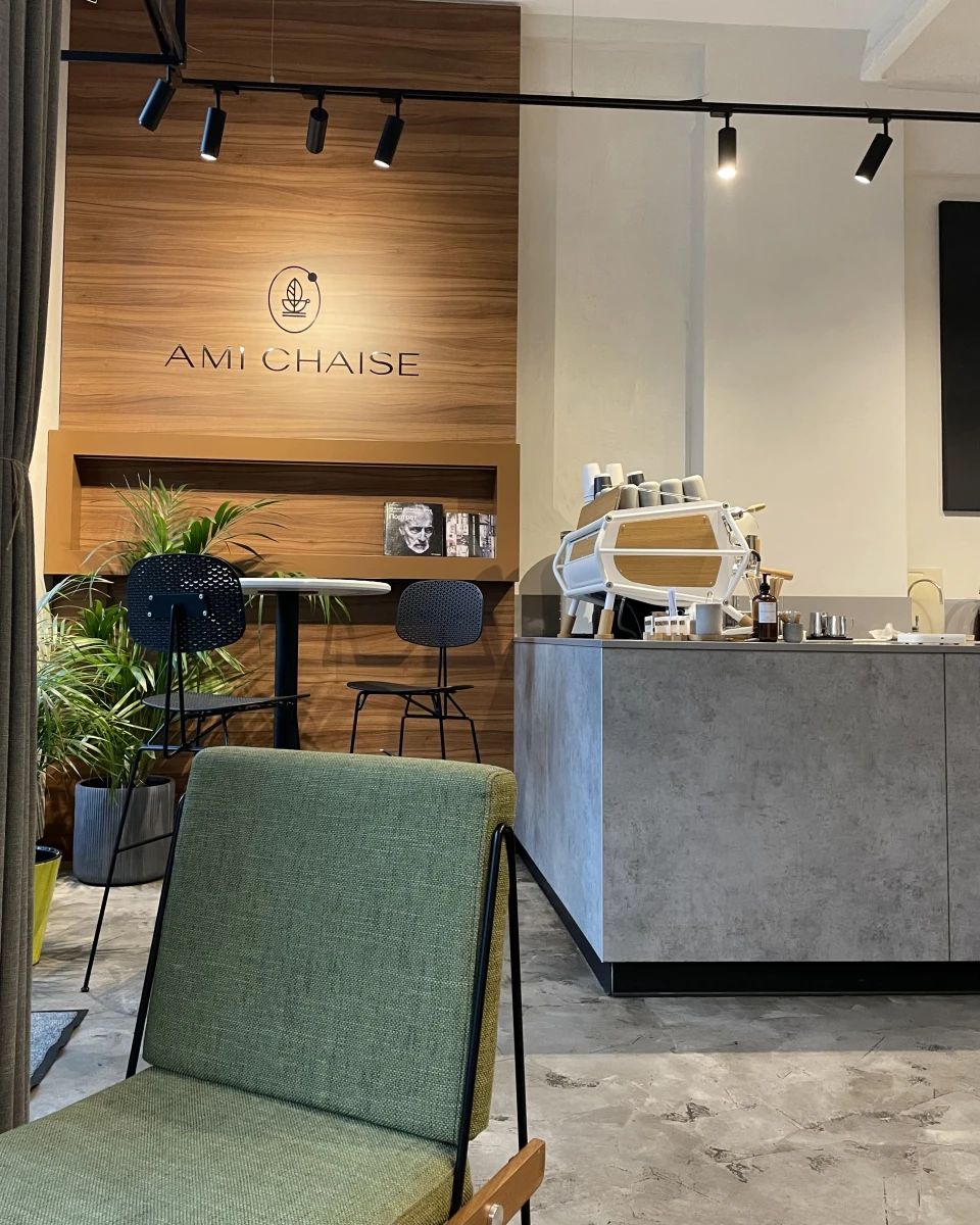 Кафе ami chaise