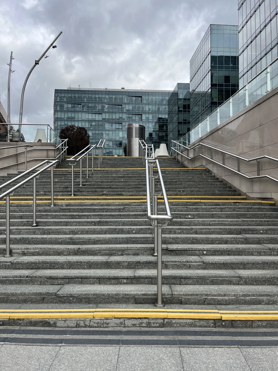 Лестница в современной стиле