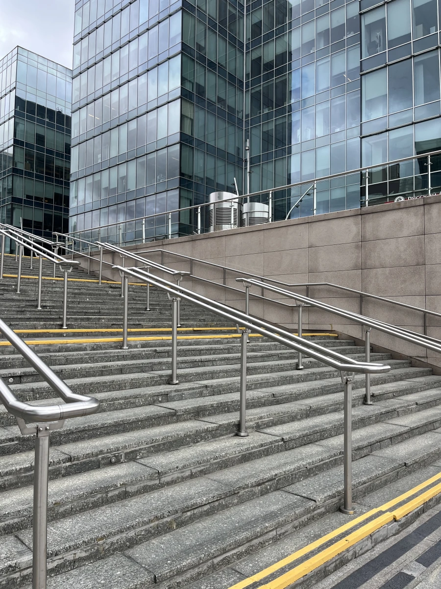 Лестница в современной стиле