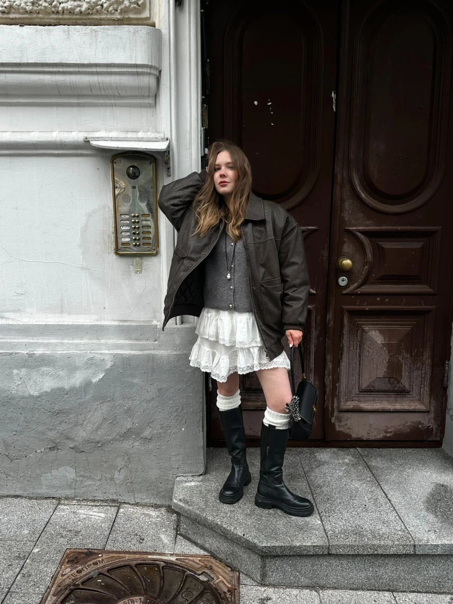 Дверь на театральной