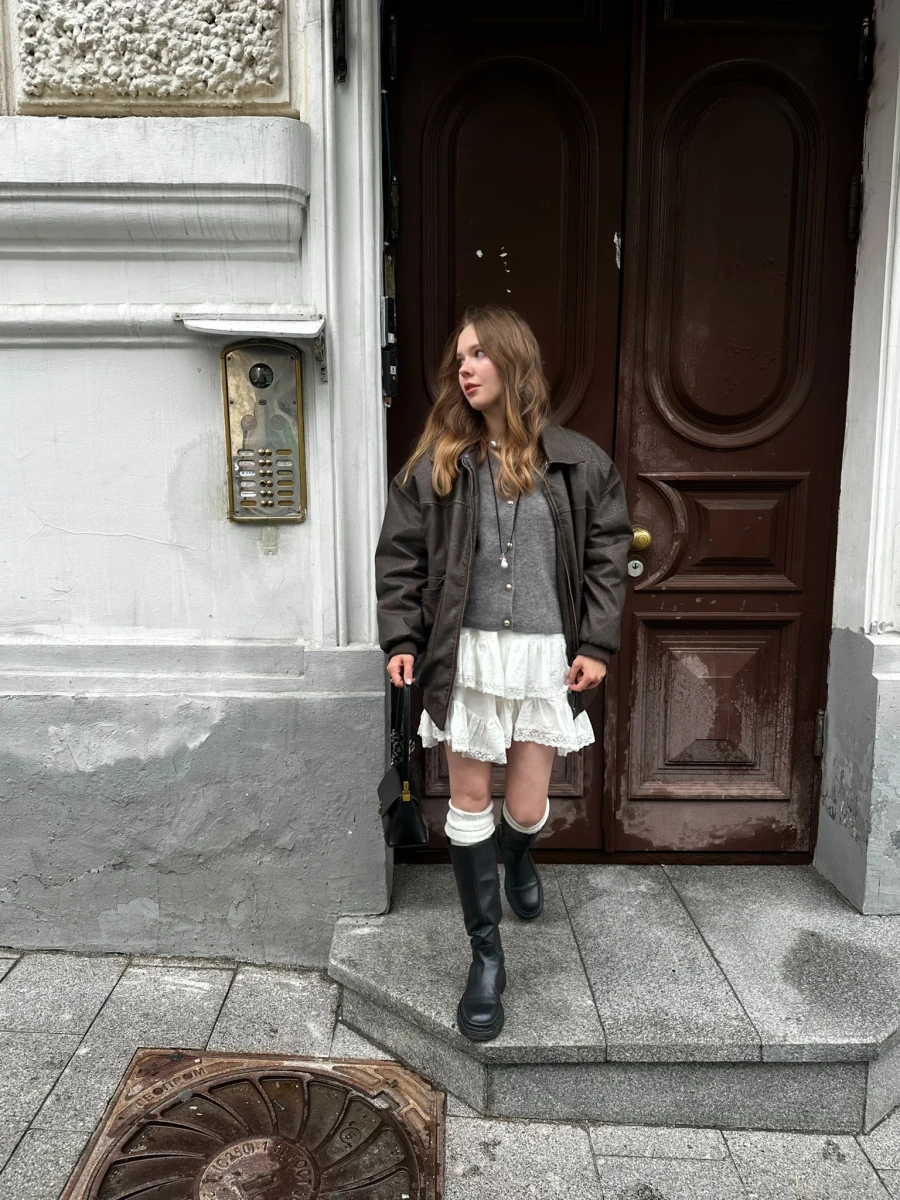 Дверь на театральной