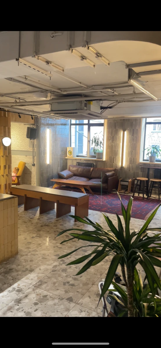 Кофейня Surf с большим свободным залом