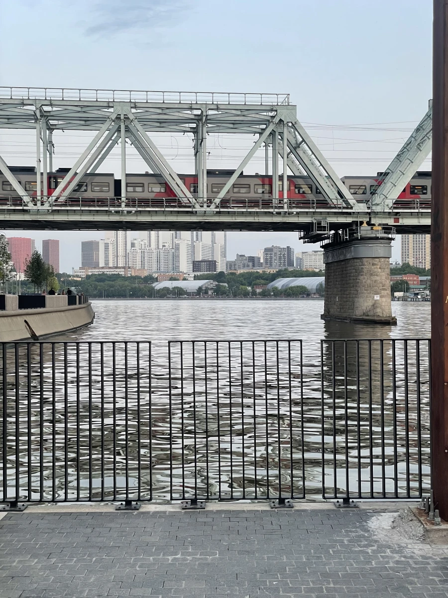 Мост на набережной Зиларт