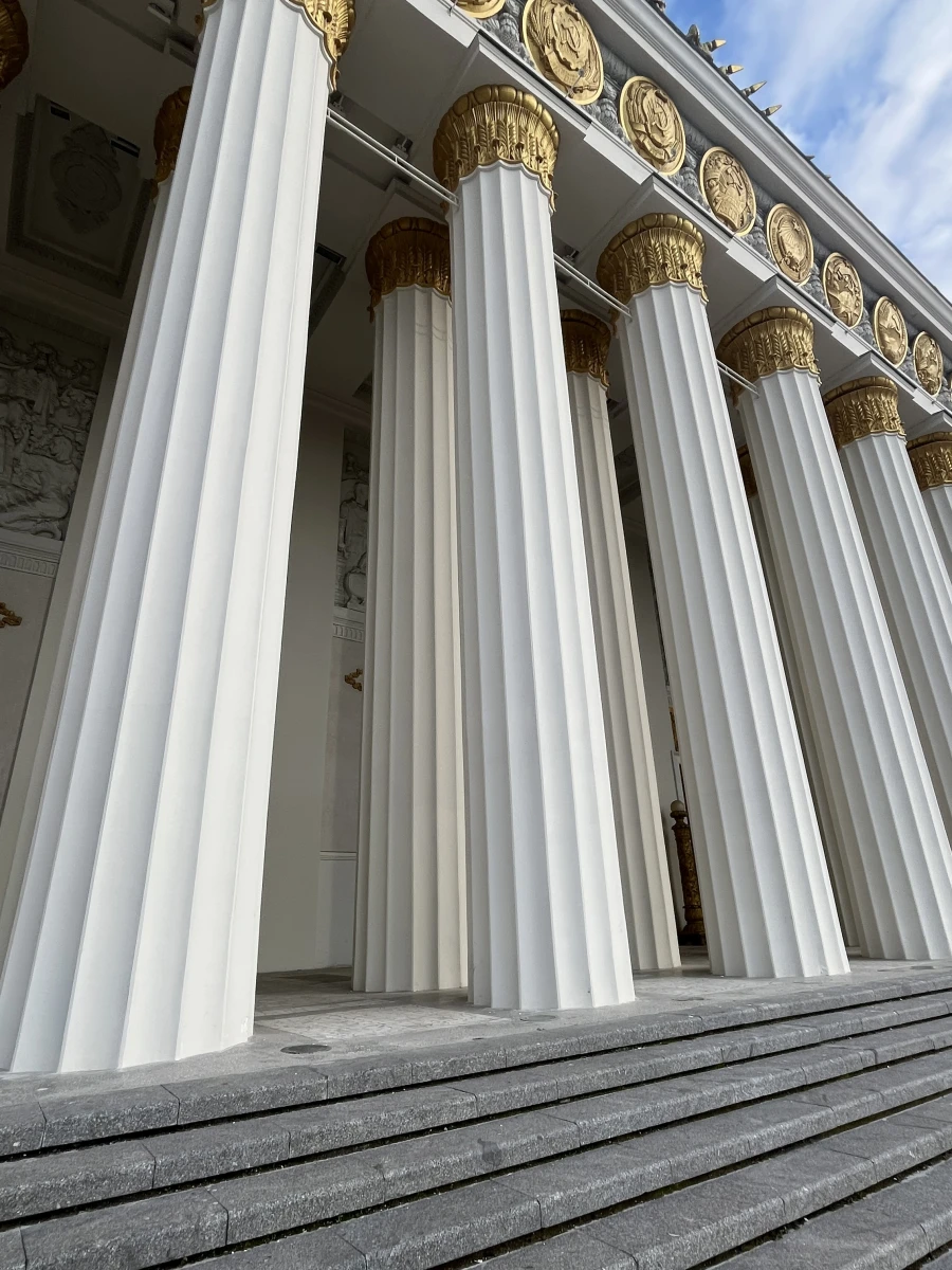 Здание с колоннами