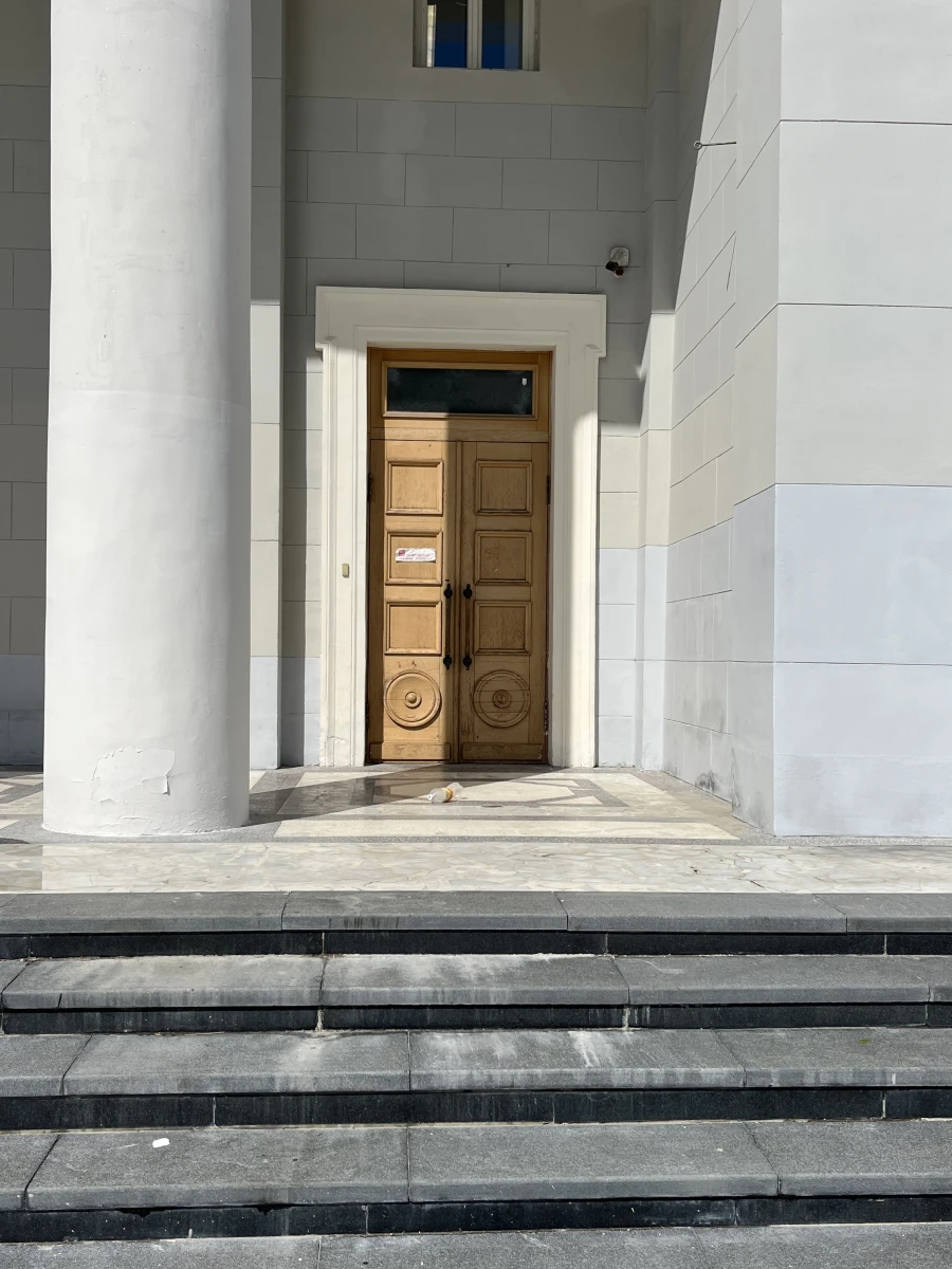 Здание с колоннами на ВДНХ