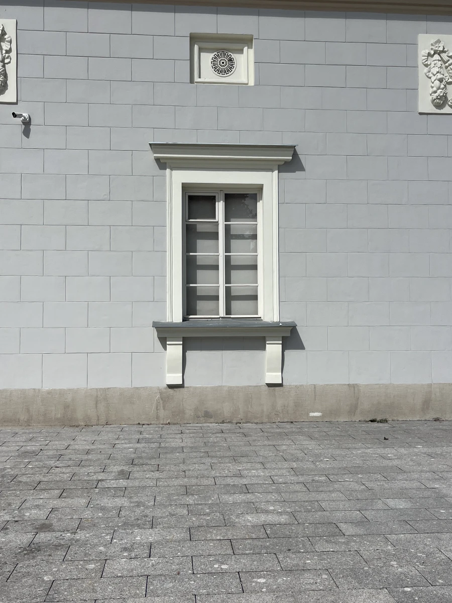 Здание с колоннами на ВДНХ