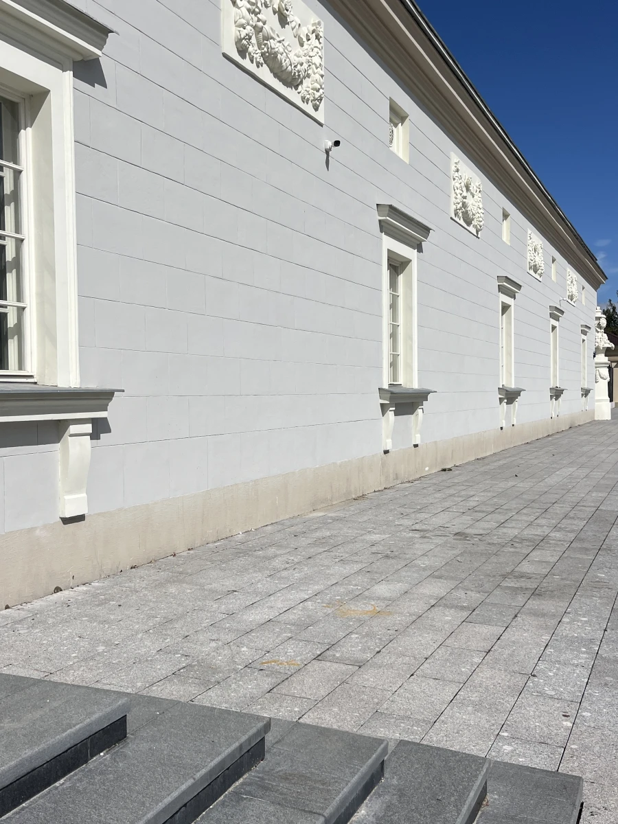 Здание с колоннами на ВДНХ