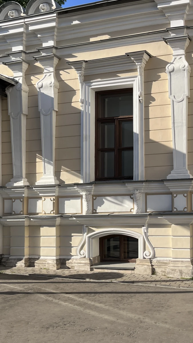 Деревянная дверь в вознесенском переулке