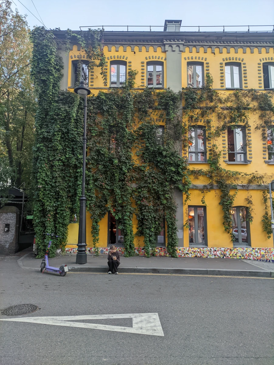 Хачапури и вино на Трубной