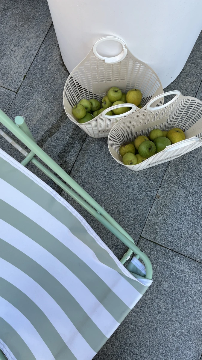 Здание с бело-зеленым фасадом ЖК Lucky