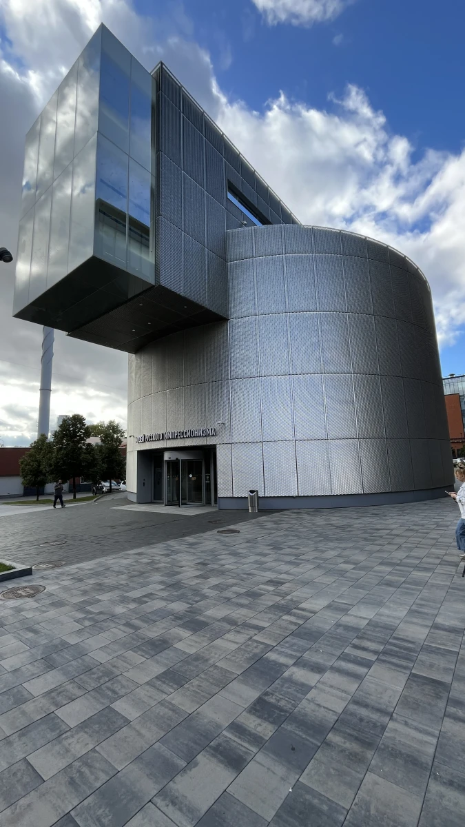 Футуристичное здание Музея русского импрессионизма