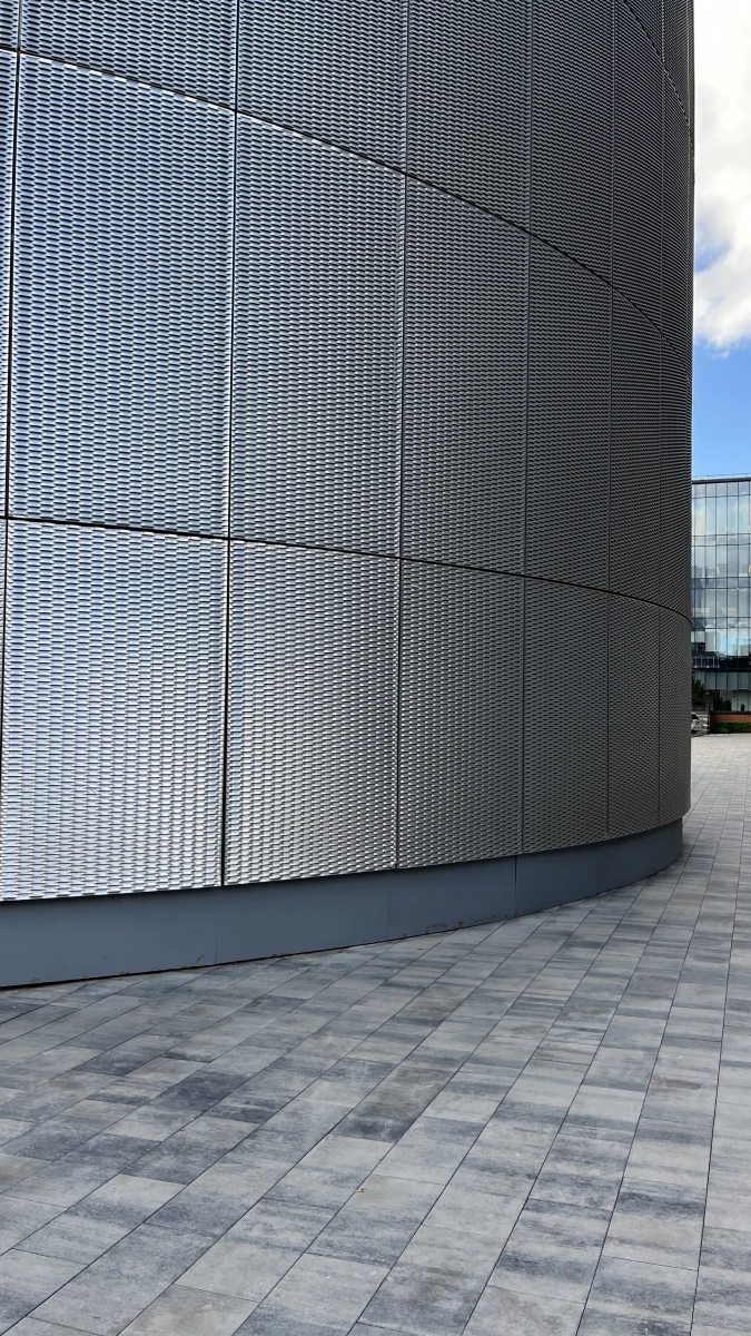 Футуристичное здание Музея русского импрессионизма