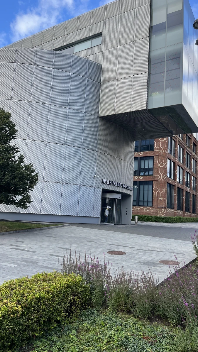 Футуристичное здание Музея русского импрессионизма