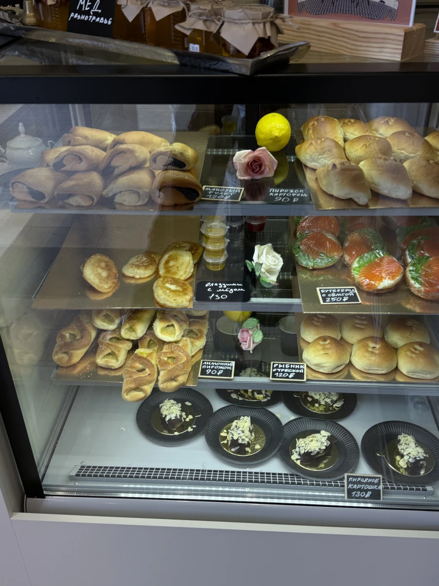 Кафе на территории Собора Иоанна Предчети