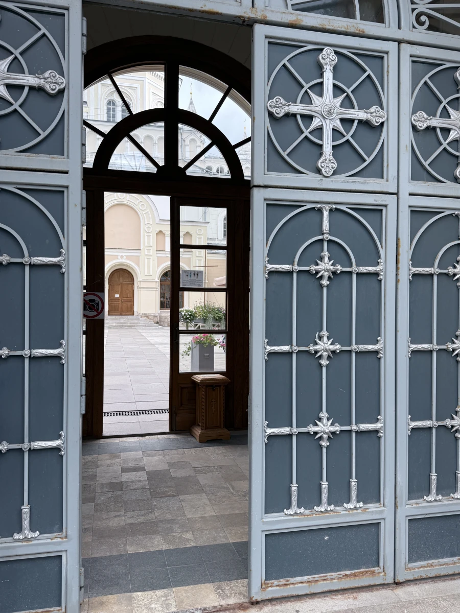 Кафе на территории Собора Иоанна Предчети