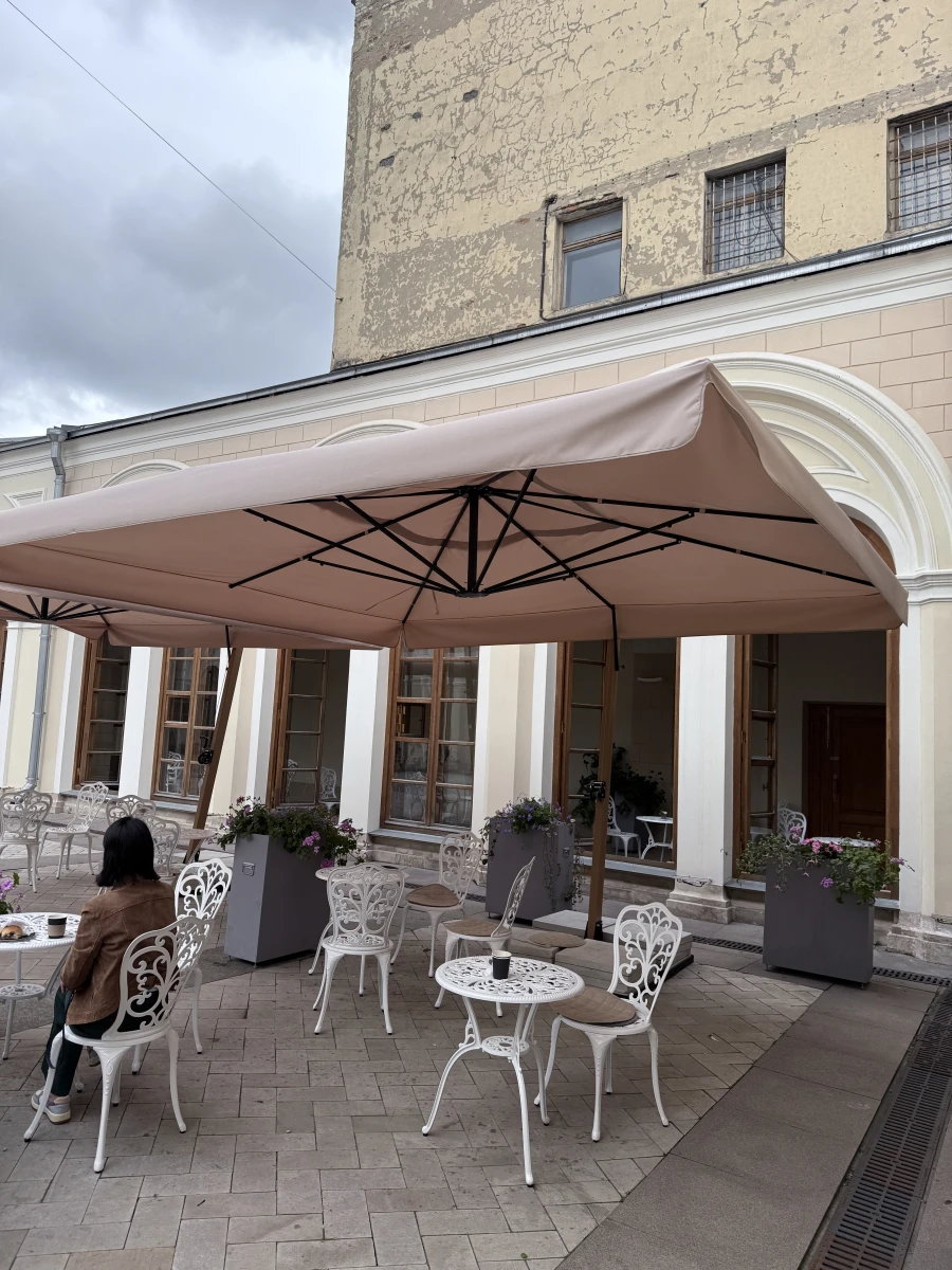 Кафе на территории Собора Иоанна Предчети