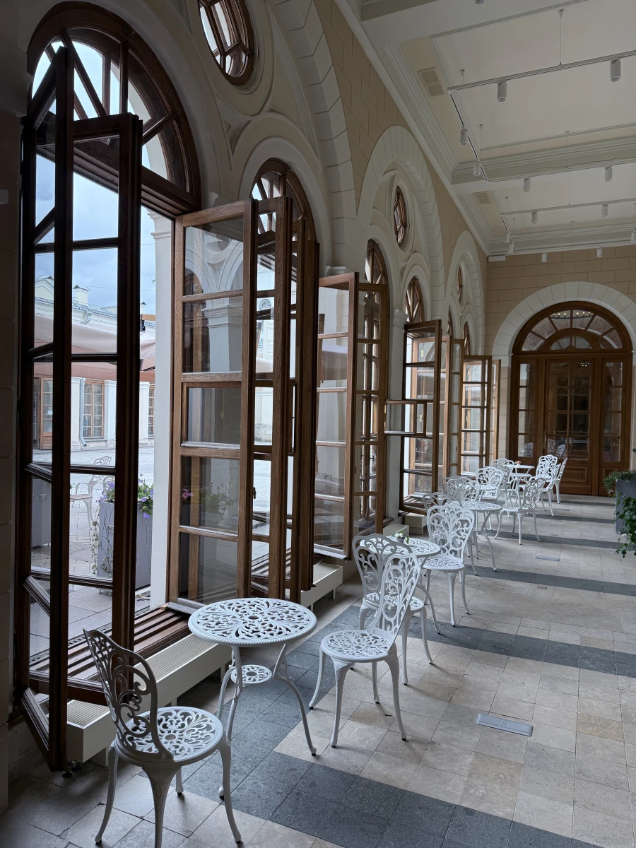 Кафе на территории Собора Иоанна Предчети