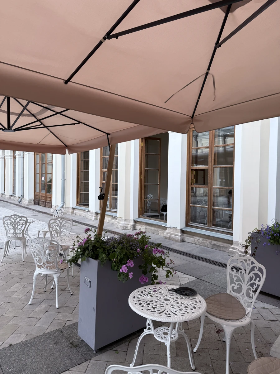 Кафе на территории Собора Иоанна Предчети