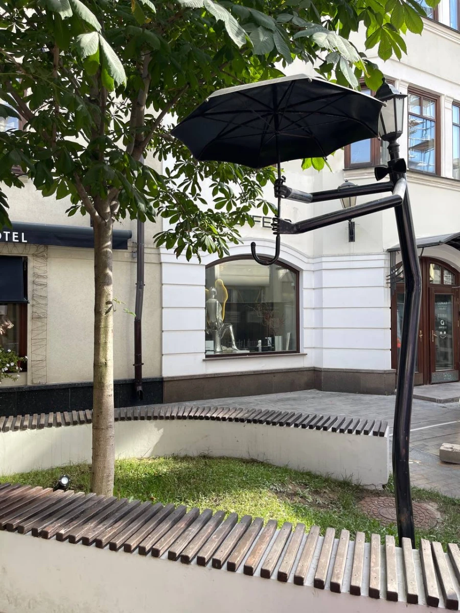 Дворе отеля Акварель