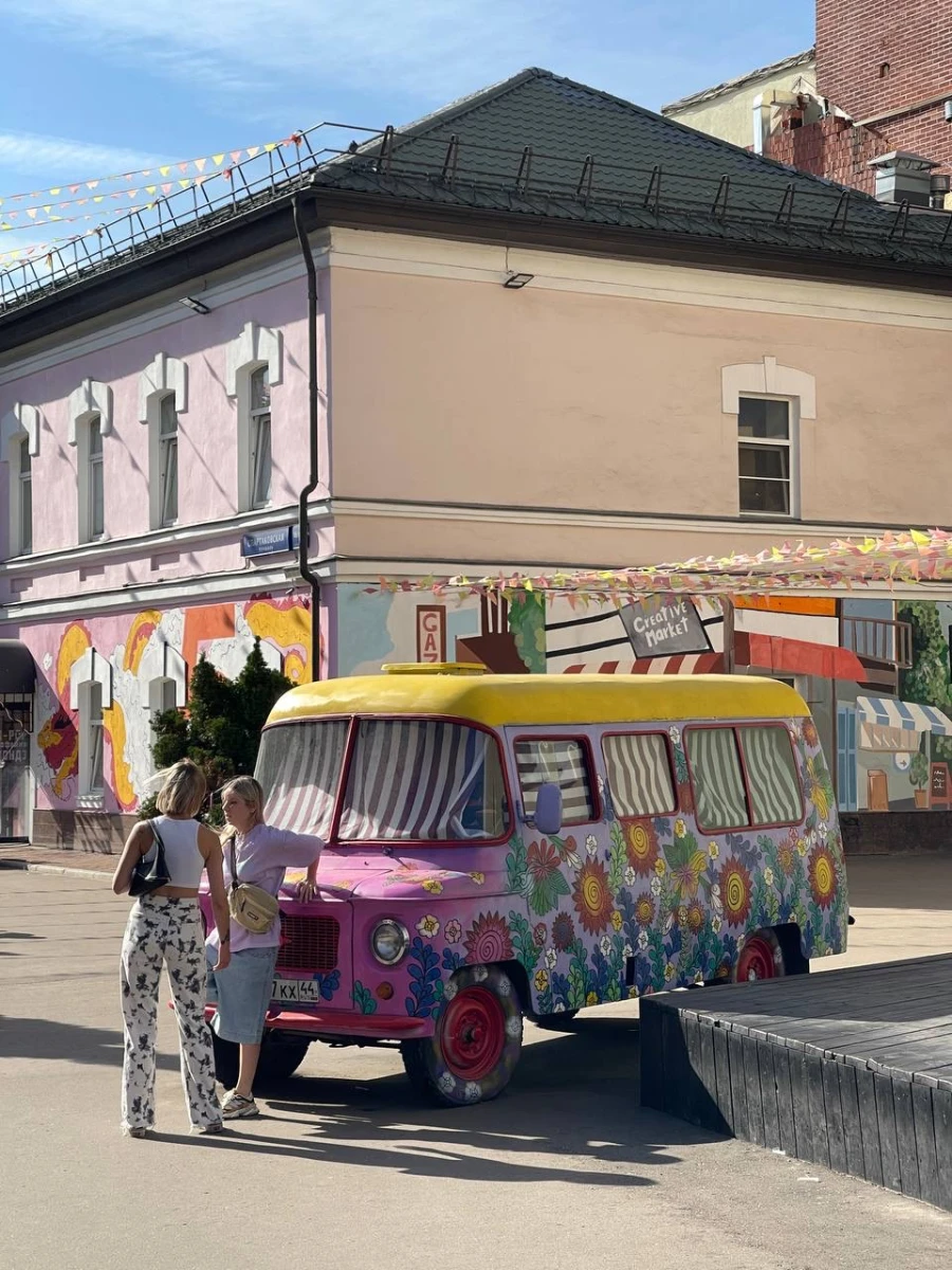 Арт-дворик на Бауманской