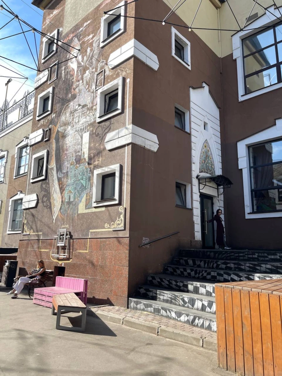 Арт-дворик на Бауманской